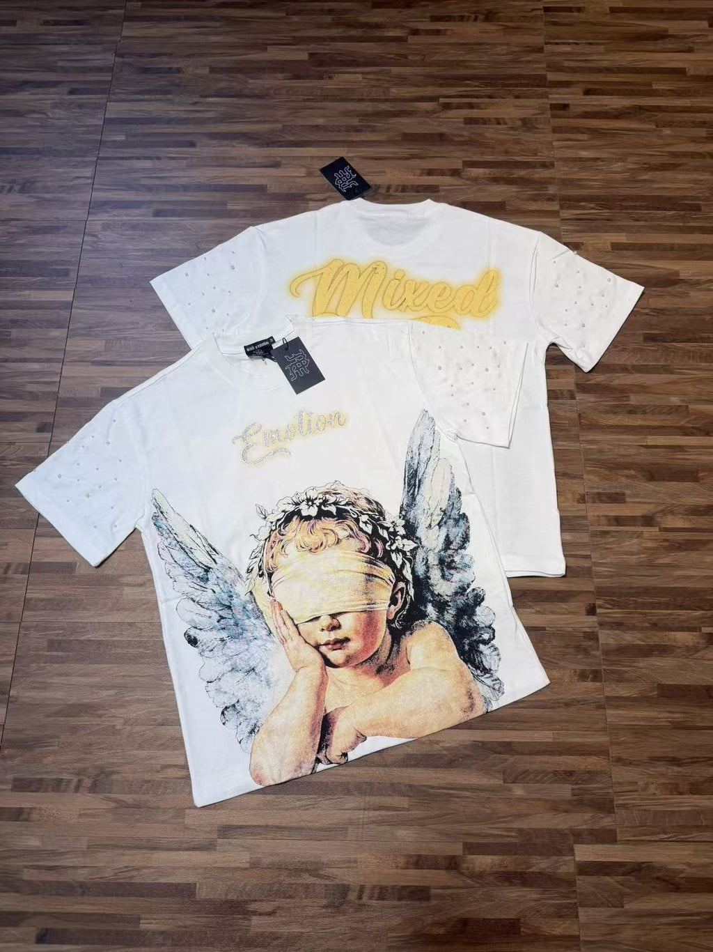 MIXED EMOTION Angel Graphic Pearl-Sleeve T-Shirt